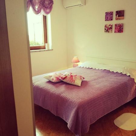 Room Kris With Private Entrance & Private Bathroom Vilanija Εξωτερικό φωτογραφία