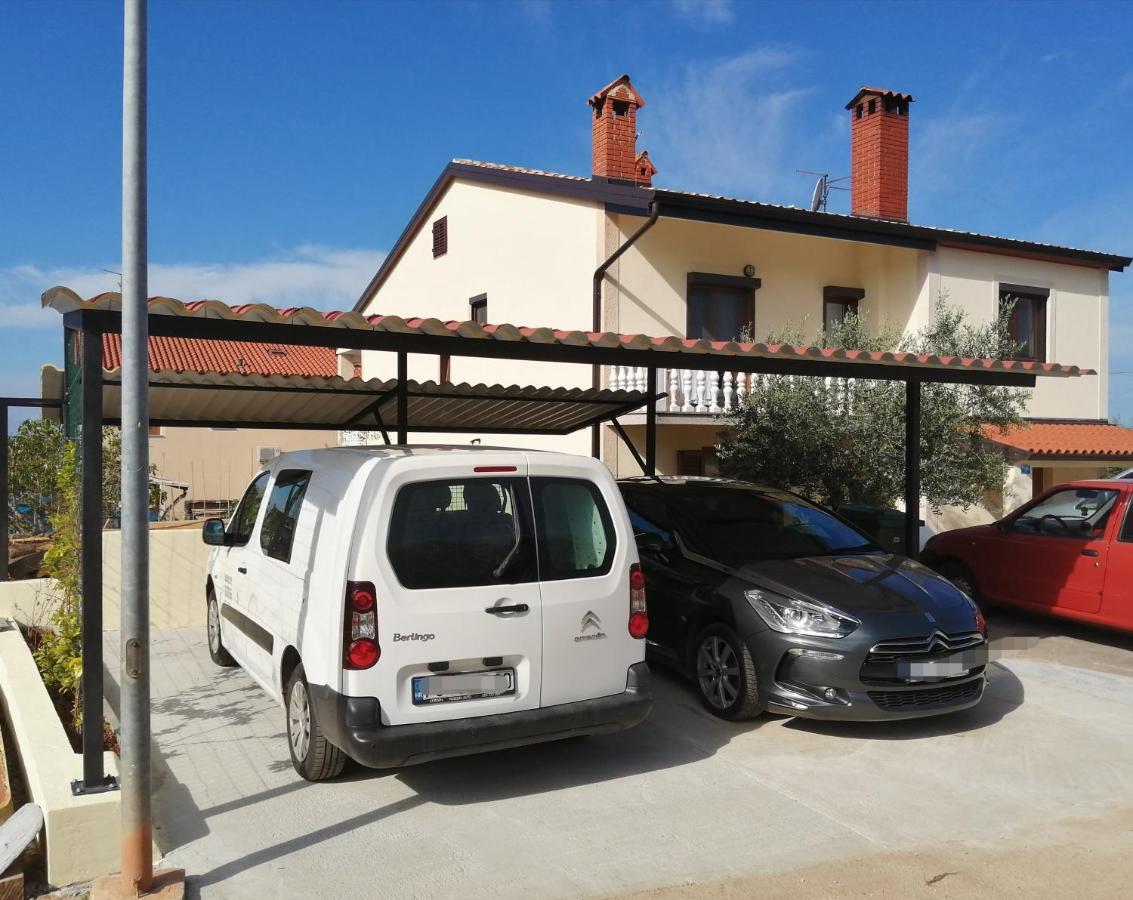 Room Kris With Private Entrance & Private Bathroom Vilanija Εξωτερικό φωτογραφία