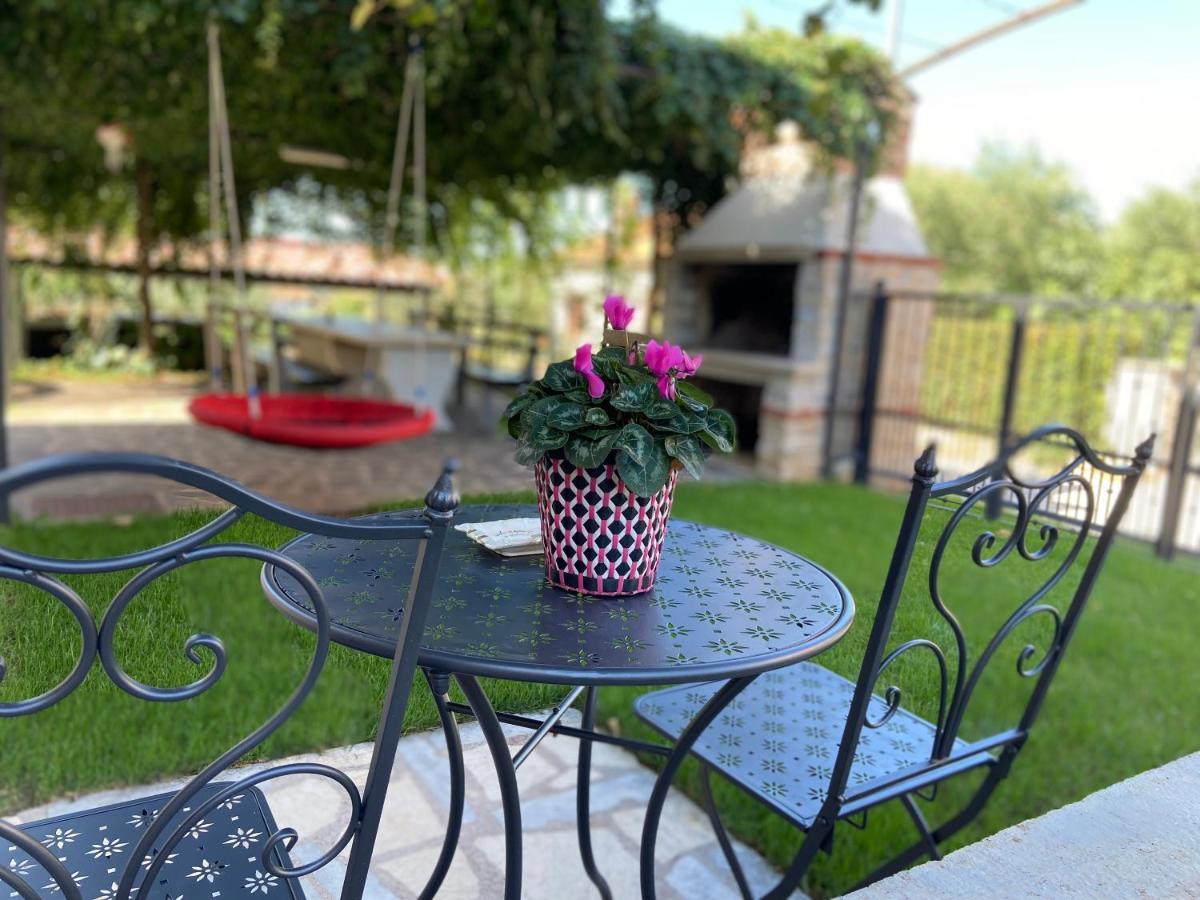 Room Kris With Private Entrance & Private Bathroom Vilanija Εξωτερικό φωτογραφία
