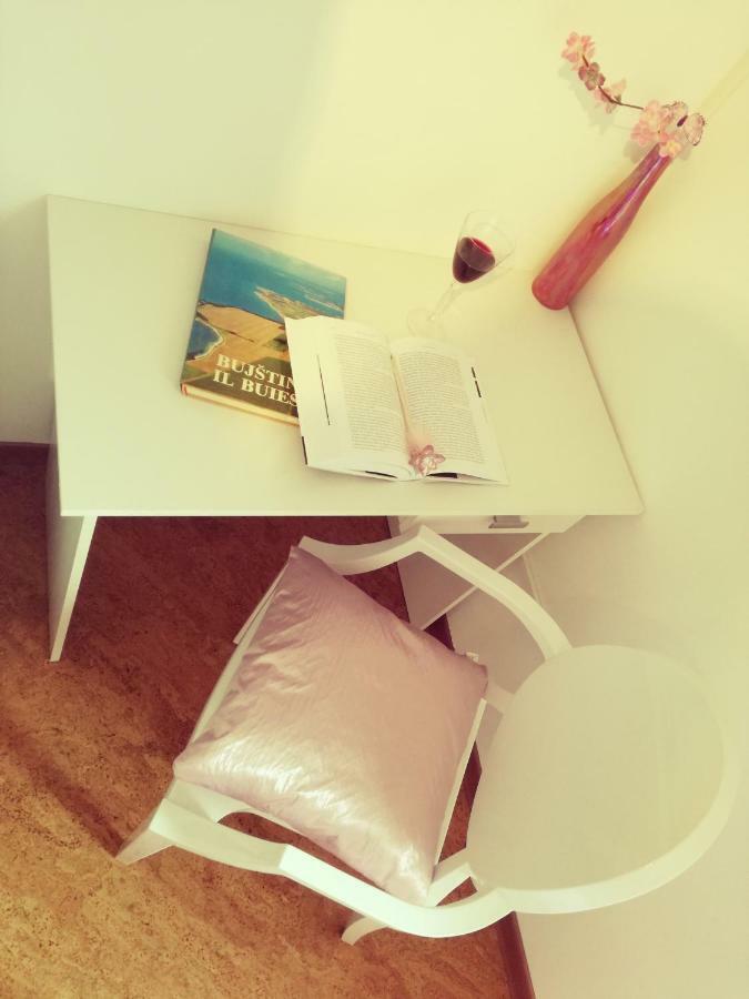 Room Kris With Private Entrance & Private Bathroom Vilanija Εξωτερικό φωτογραφία