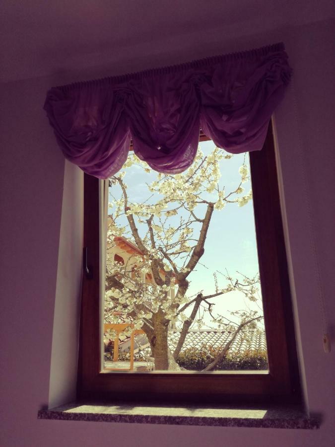 Room Kris With Private Entrance & Private Bathroom Vilanija Εξωτερικό φωτογραφία