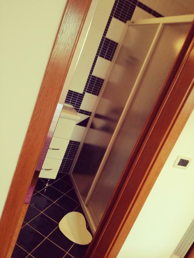 Room Kris With Private Entrance & Private Bathroom Vilanija Εξωτερικό φωτογραφία