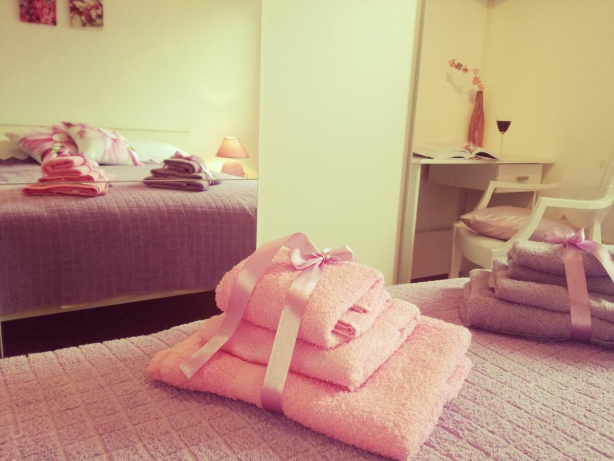 Room Kris With Private Entrance & Private Bathroom Vilanija Εξωτερικό φωτογραφία