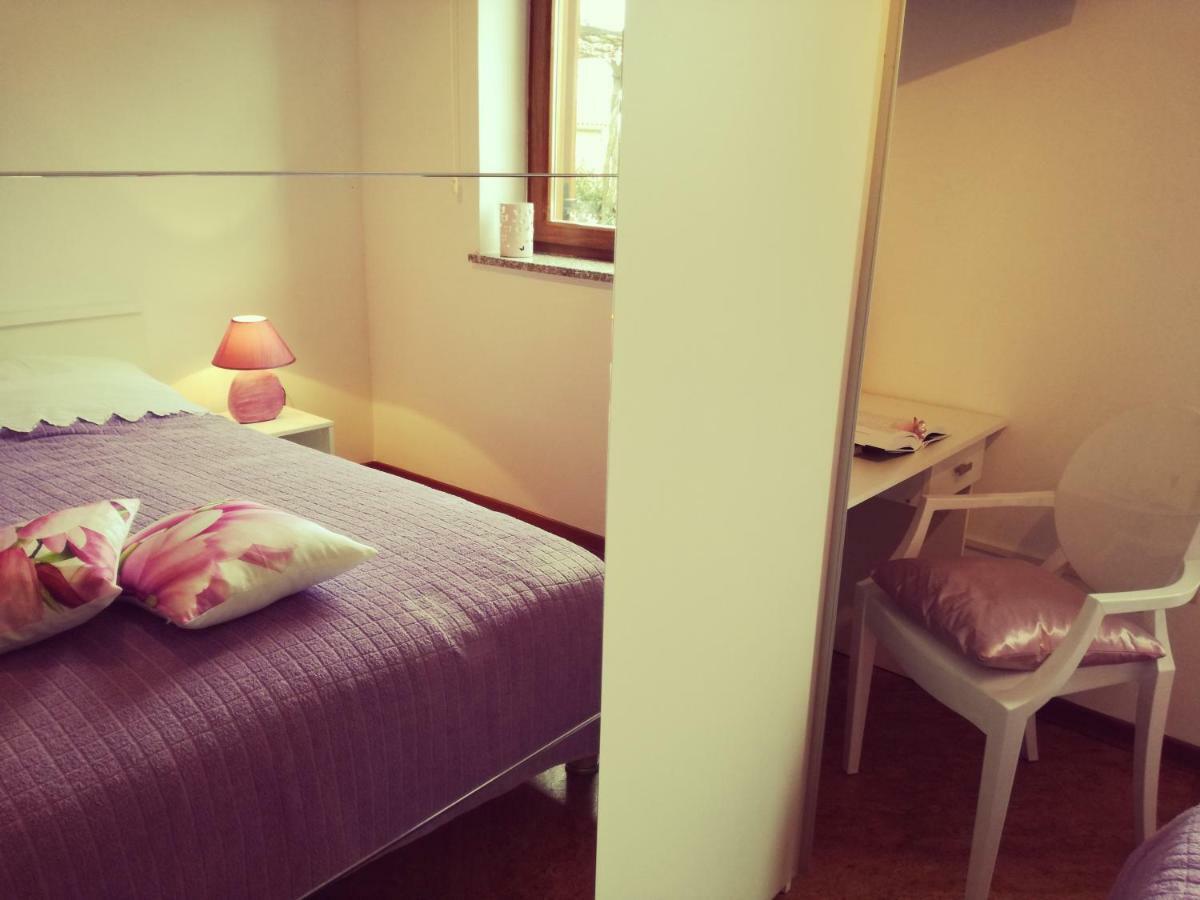 Room Kris With Private Entrance & Private Bathroom Vilanija Εξωτερικό φωτογραφία